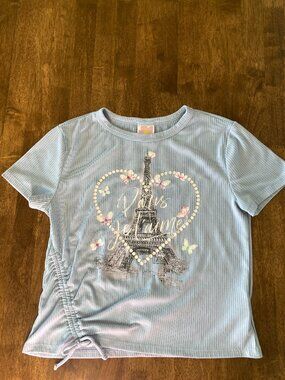 belle du jour Girls Light Blue Ribbed Graphic T-Shirt Size Medium Like New!